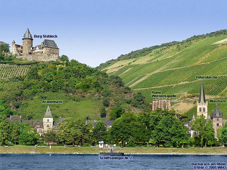 Bacharach am Rhein mit Burg Stahleck, Kranenturm, Ruine Wernerkapelle, Peterskirche und Mnzturm.