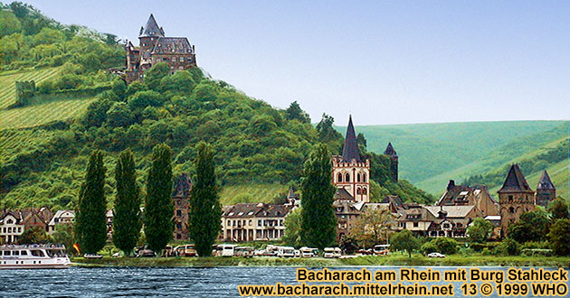 Bacharach am Rhein mit Burg Stahleck, Peterskirche, Marktturm und Mnzturm.