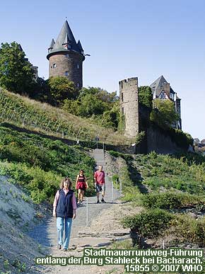 Stadtmauerrundweg-Führung von Bacharach am Rhein zur Burg Stahleck.
