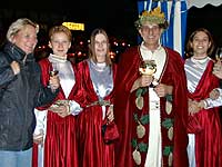 Weingott Bacchus und 3 Bacchantinnen, Bacharach am Rhein, Deutschland, 2000-10-06-15-bacchus-200, � 200 WHO