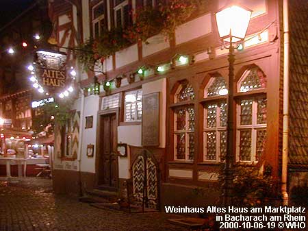 Weinhaus Altes Haus am Marktplatz in Bacharach am Rhein.