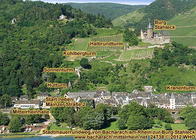 Stadtmauerrundweg von Bacharach am Rhein zur Burg Stahleck.